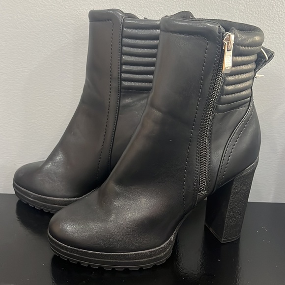 NWT DKNY Thames Black Platform High Heel Zip Up Ankle Boots - Picture 2 of 11